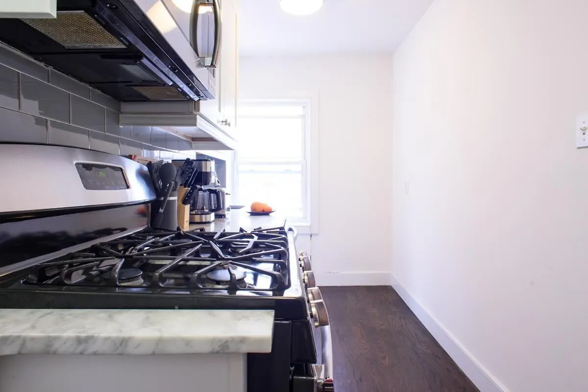 39-3 Newly Renovated 3 Br Apartment New York