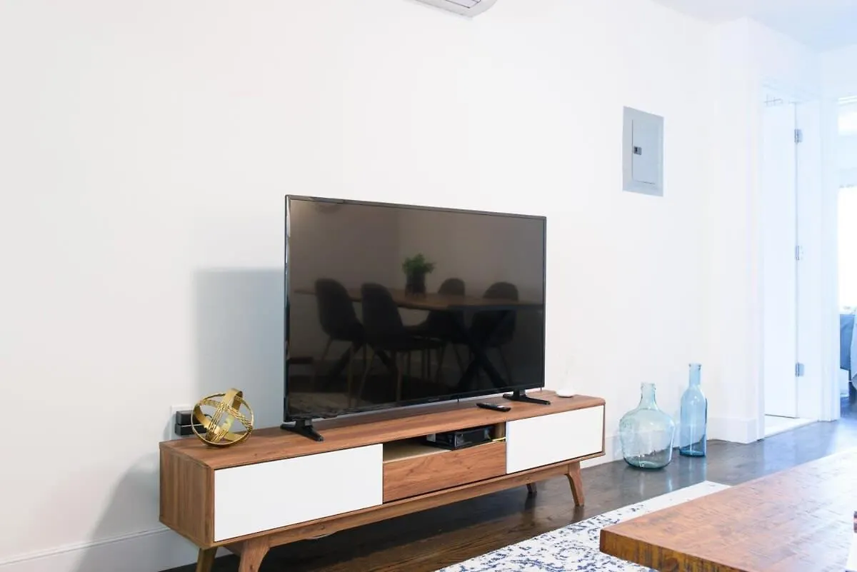 39-3 Newly Renovated 3 Br Apartment New York