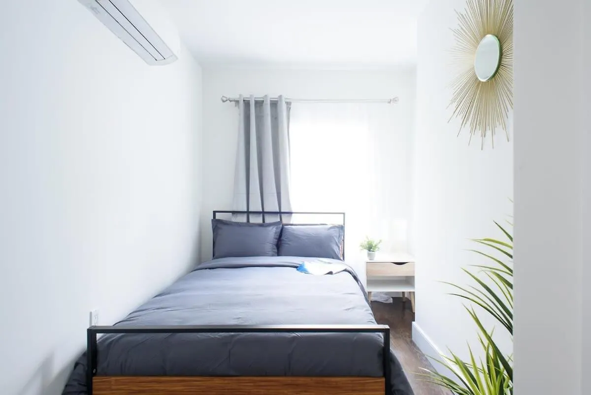 39-3 Newly Renovated 3 Br Apartment New York
